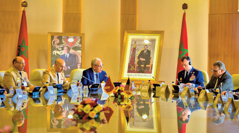 Abdeltif Loudyi et le Général de Corps d’Armée, Inspecteur Général des FAR et Commandant la Zone Sud reçoivent le Commandant du Commandement américain pour l'Afrique “USAFRICOM” Abdeltif Loudyi et le Général de Corps d’Armée, Inspecteur Général des FAR et Commandant la Zone Sud reçoivent le Commandant du Commandement américain pour l'Afrique “USAFRICOM”