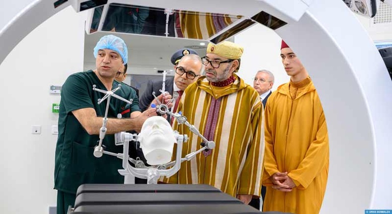 Sa Majesté le Roi inaugure le Complexe hospitalo-universitaire international Mohammed VI de Rabat et donne Ses Hautes Instructions pour la mise en service du CHU Mohammed VI d’Agadir