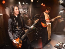 Sur le ring, pasteurs contre moines pour une joute musicale Sur le ring, pasteurs contre moines pour une joute musicale