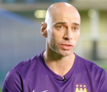 Caballero, coiffeur chauve taillé pour la coupe Caballero, coiffeur chauve taillé pour la coupe