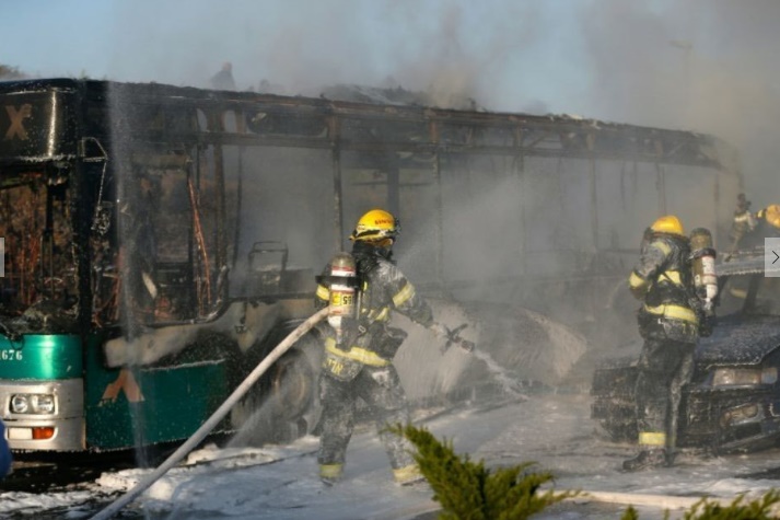 A Jérusalem, l'explosion d’un bus replonge les Israéliens dans l’angoisse des attentats A Jérusalem, l'explosion d’un bus replonge les Israéliens dans l’angoisse des attentats