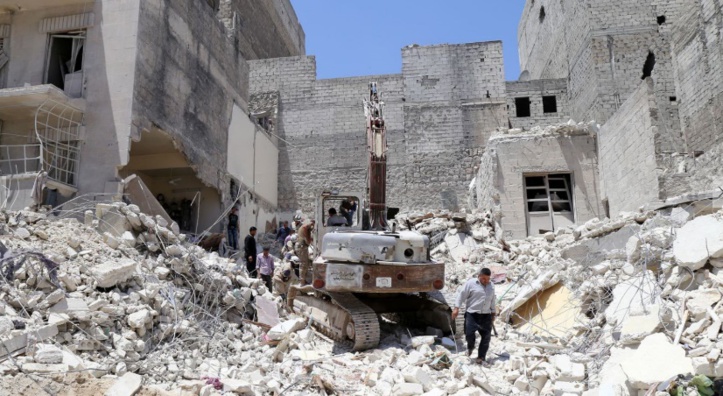 Au moins 9 civils tués dans de nouveaux raids sur Alep Au moins 9 civils tués dans de nouveaux raids sur Alep