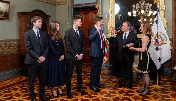 Le nouvel ambassadeur américain au Maroc prête serment devant le vice-Président des Etats-Unis J.D Vance