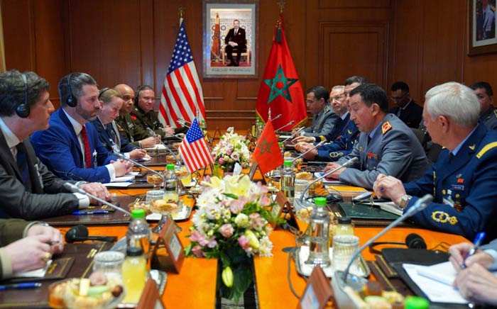 Le Sous-Secrétaire adjoint à la guerre des Etats-Unis, chargé des Affaires africaines, reçu par Abdeltif Loudyi et l’Inspecteur général des FAR