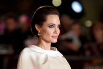 Angelina Jolie ne pèserait plus que 35 kilos Angelina Jolie ne pèserait plus que 35 kilos