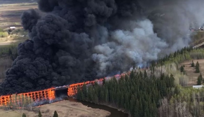 Une ville de 100.000 habitants au Canada évacuée en raison d’un gigantesque feu de forêt Une ville de 100.000 habitants au Canada évacuée en raison d’un gigantesque feu de forêt