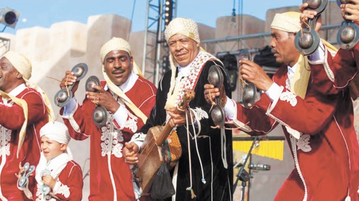Des airs ghiwanis, amazighis et gnaouis en hommage à Tayeb Saddiki clôturent le Festival Gnaoua
