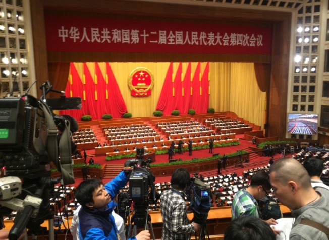 Le N°3 chinois entame "avec bienveillance" une visite tendue à Hong Kong Le N°3 chinois entame "avec bienveillance" une visite tendue à Hong Kong
