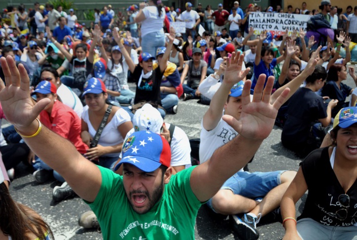 Le Parlement vénézuélien examine "l'état d'exception" sur fond de tensions grandissantes Le Parlement vénézuélien examine "l'état d'exception" sur fond de tensions grandissantes