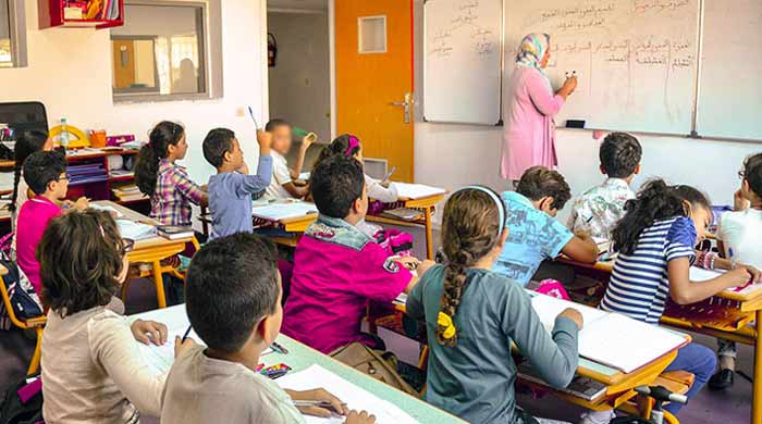 L’école publique entre fiction statistique et réalité sociale: Réformée par les mots, abandonnée de fait