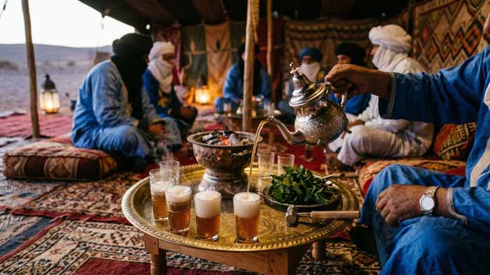 "Jamaâ", "Jamr" et "Jarr" : Le triptyque du rituel du thé sahraoui