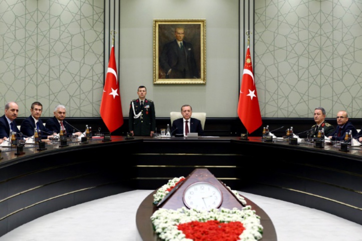 Le pouvoir turc va soumettre une “mini-révision” de la Constitution en faveur d'Erdogan Le pouvoir turc va soumettre une “mini-révision” de la Constitution en faveur d'Erdogan