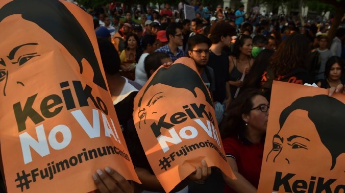 Des milliers de personnes défilent au Pérou contre Keiko Fujimori Des milliers de personnes défilent au Pérou contre Keiko Fujimori