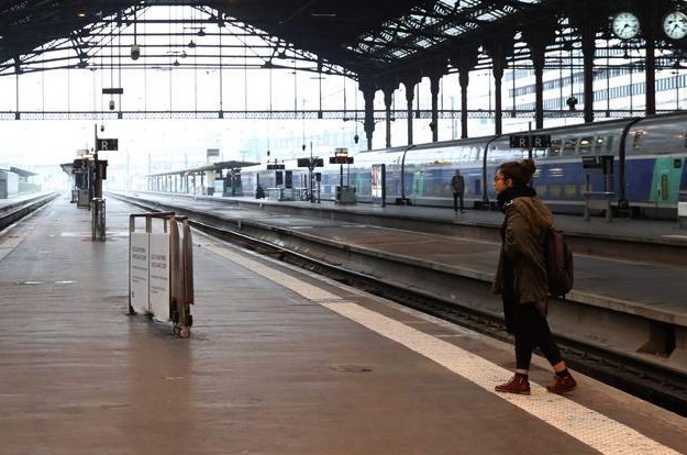 La crise sociale en France vire à la guerre d'usure La crise sociale en France vire à la guerre d'usure