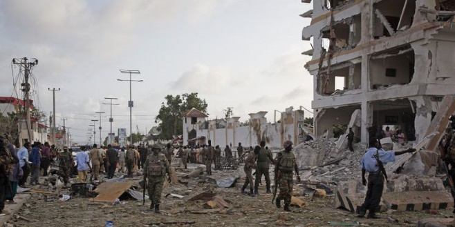 Au moins une dizaine de morts dans un attentat à Mogadiscio Au moins une dizaine de morts dans un attentat à Mogadiscio