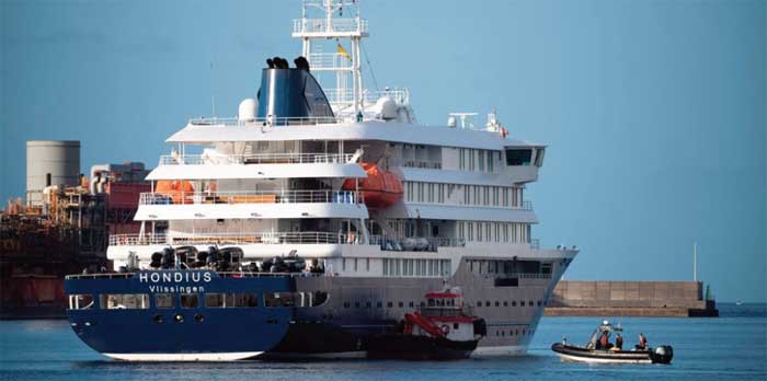 Débarquement chaotique à Tenerife des passagers du navire de croisière MV Hondius