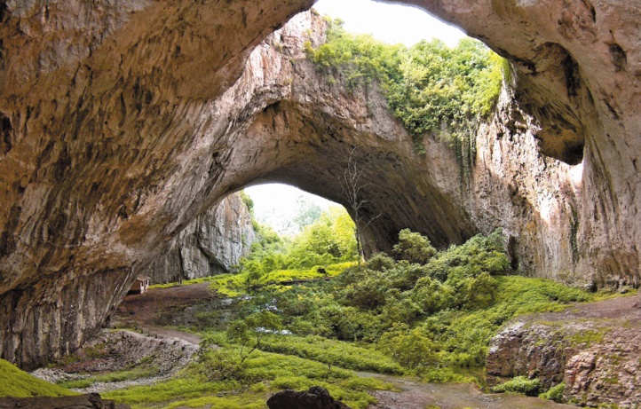 Les destinations les plus spectaculaires du monde : Les caves de Devetashka - Bulgarie