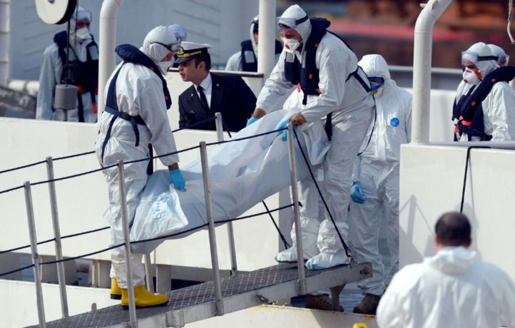 La Sicile recueille des centaines de cadavres du pire naufrage de migrants