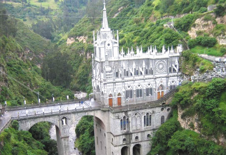 Les destinations les plus spectaculaires du monde : Le sanctuaire de Las Lajas - Colombie Les destinations les plus spectaculaires du monde : Le sanctuaire de Las Lajas - Colombie