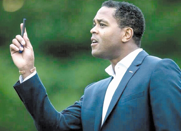 Patrick Kluivert nommé directeur du football du Paris SG Patrick Kluivert nommé directeur du football du Paris SG