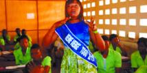 Au Togo, les "reines vierges"  prônent l'abstinence dans les écoles