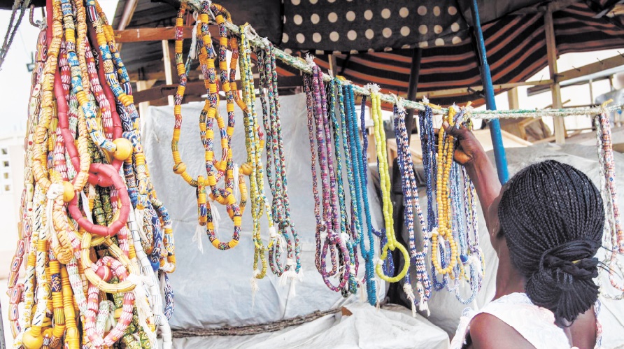 La tradition ancestrale des perles revient à la mode au Togo