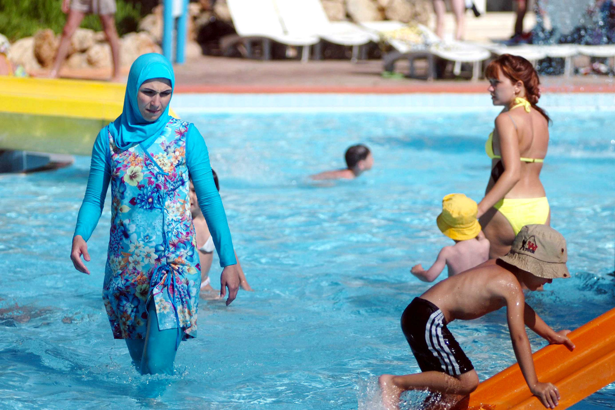 Du simulacre  médiatico-politique  autour du burkini
