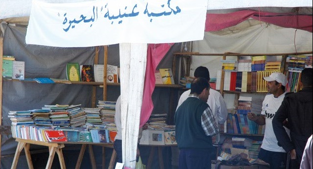 Les libraires et les vendeurs d'anciens manuels scolaires scrutent l'horizon
