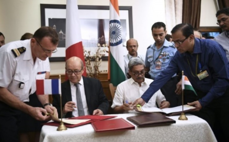 La France et l'Inde concluent la vente de 36 Rafale à New Delhi