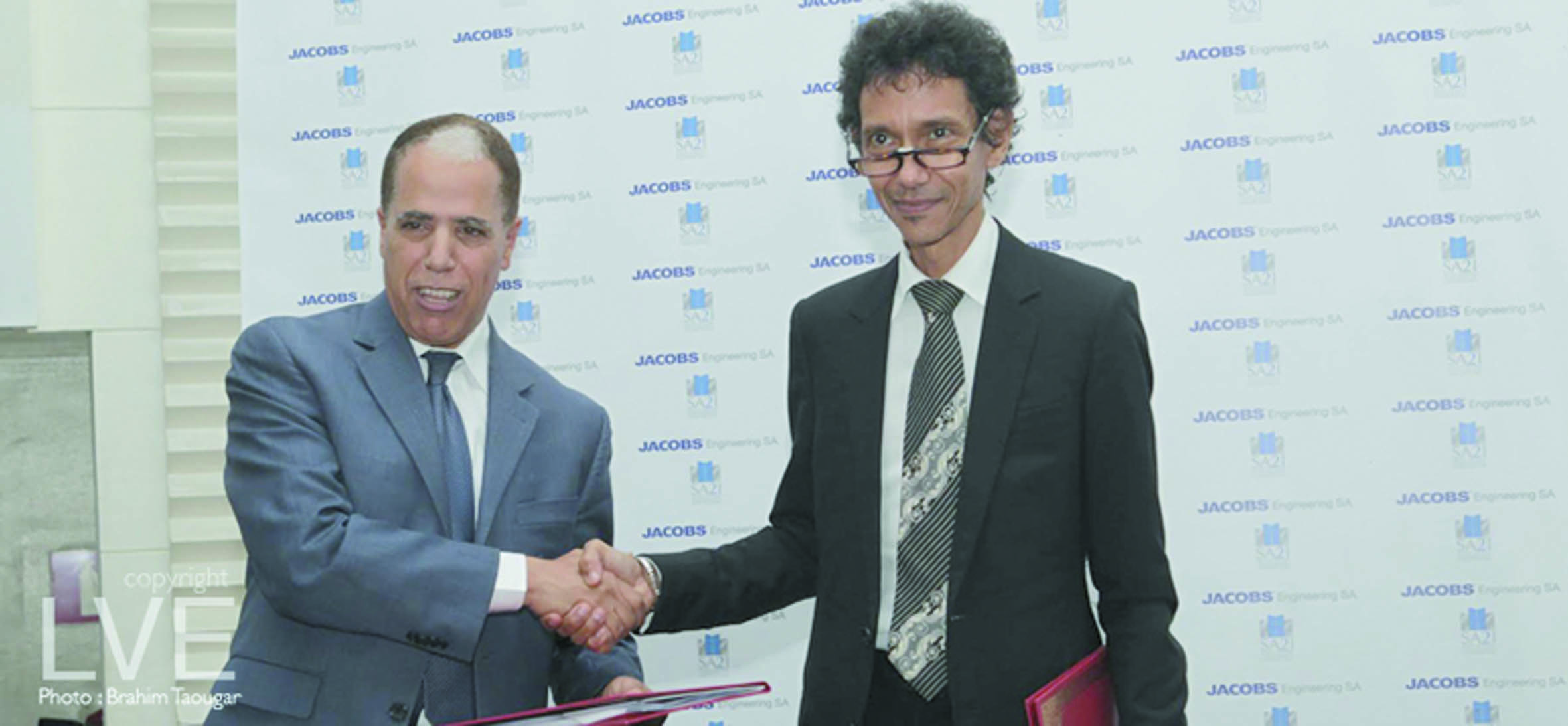 Signature à Casablanca d'un contrat d'assistance pour  la construction de gare routière internationale d'Abidjan