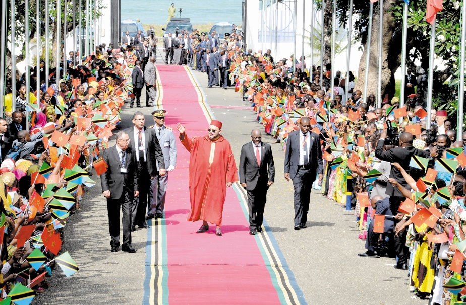 La diplomatie algérienne hystérique face au succès éclatant de la tournée Royale en Afrique