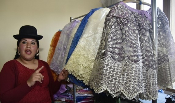 La mode "cholita" des indigènes de Bolivie à la conquête du monde