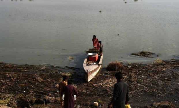 Empoisonné, le plus vaste lac du Pakistan se meurt