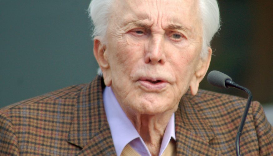 Kirk Douglas, légende de l'âge d'or hollywoodien, fête ses 100 ans
