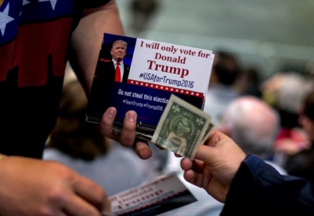 Insolite : Il avait parié sur Clinton, il va vendre des souvenirs de Trump