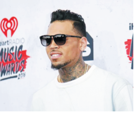 Chris Brown de nouveau accusé de violences conjugales