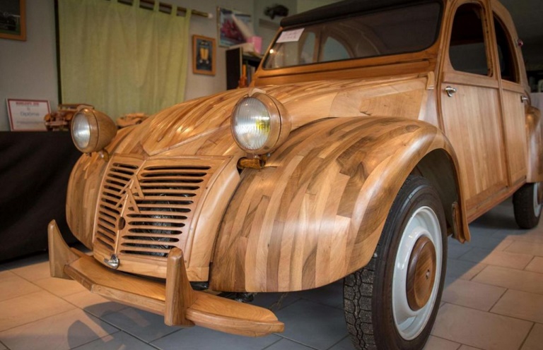 Insolite : 2CV en bois