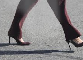 Insolite : Les talons hauts interdits
