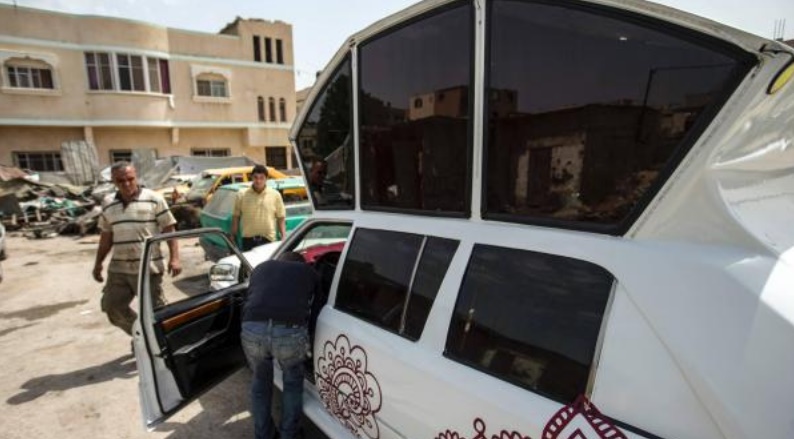 A Gaza, une limousine “faite main” pour balader les jeunes mariés