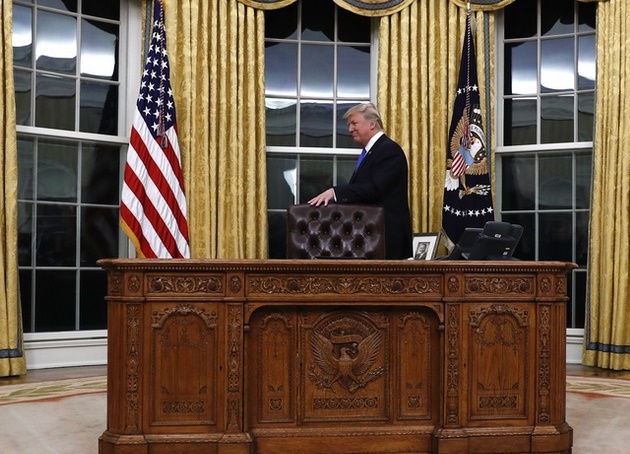 Insolite :  Le bouton «Spécial Coca» de Donald Trump dans le bureau ovale