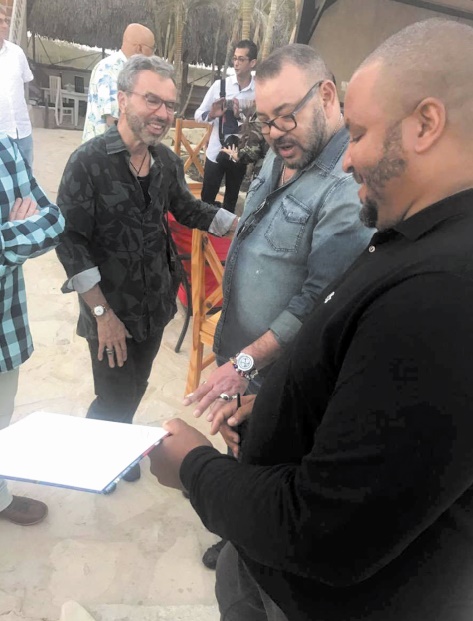 S.M le Roi Mohammed VI acquiert 18 tableaux de l’artiste cubain Michel Mirabal