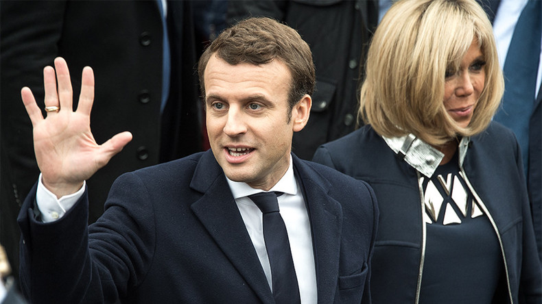 Mer de drapeaux, cris de joie et hymne européen: Macron fête sa victoire au Louvre