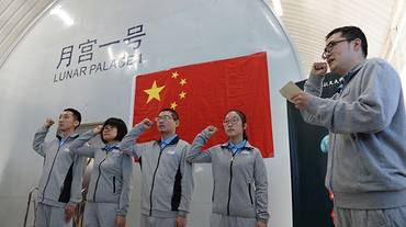 De jeunes Chinois vont vivre un an "comme sur la Lune"