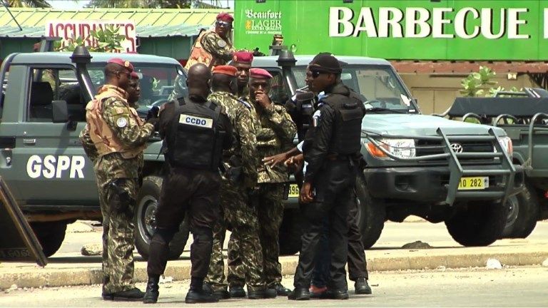 Abidjan annonce un accord avec  les mutins après une journée tendue