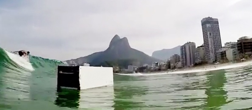 Insolite : Le surfeur de Rio