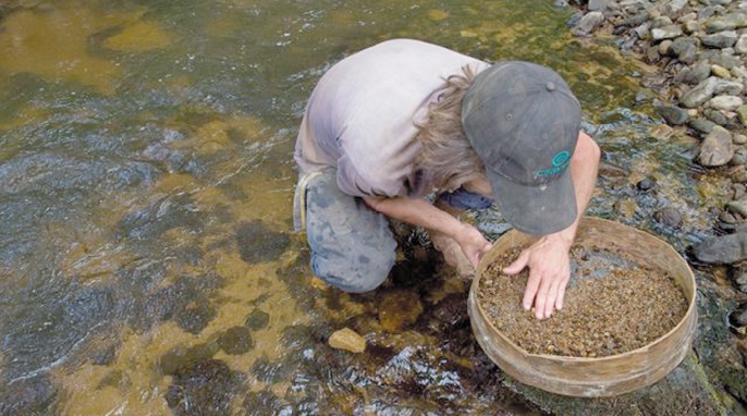 Et au milieu d'une rivière française coulent des saphirs