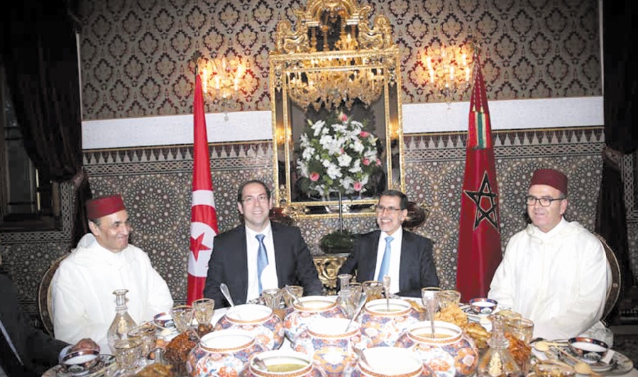 S.M le Roi offre un iftar en l'honneur du chef du gouvernement tunisien