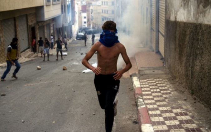 Nouveaux heurts à Al-Hoceima : 39 éléments des forces de l'ordre blessés à différents degrés suite à des jets de pierre Nouveaux heurts à Al-Hoceima : 39 éléments des forces de l'ordre blessés à différents degrés suite à des jets de pierre