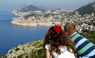 Insolite : Débauche de jeunes touristes