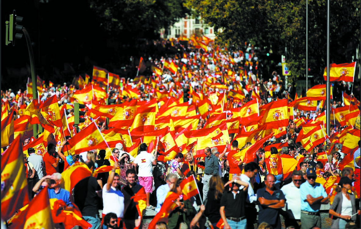 Des milliers de partisans de l'unité  espagnole dans les rues de Barcelone